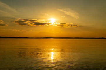 Fototapeta na wymiar Calm gentle sunset on the sea without wind