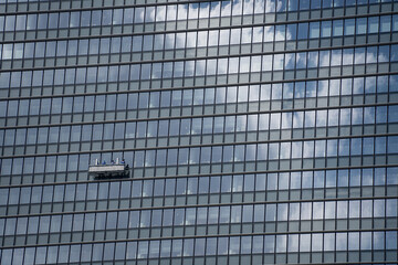 高層ビルの窓清掃