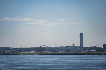 海上から見た羽田空港