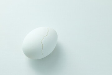 ひび割れたゆで卵の殻