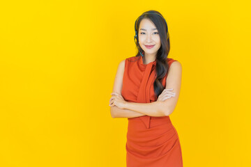 Obraz premium Portrait beautiful young asian woman with call center customer care service center