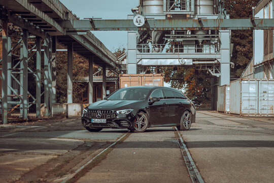 Mercedes-Benz CLA 45S AMG im Industriegebiet, 2019 