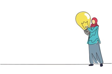 Single continuous line drawing Arab businesswoman holds big lightbulb as symbol of new idea. Happy woman in hijab stands with idea in her hands. Business idea. One line draw design vector illustration