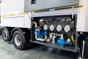 Equipment for pumping fuel on a fuel tanker truck