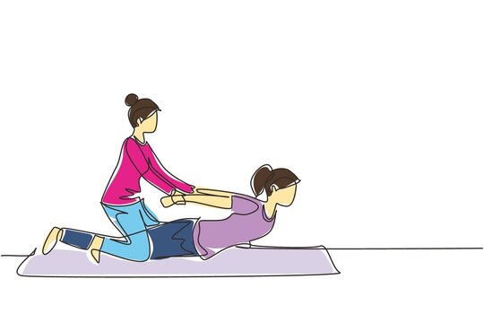 recommend clip art: Single one line drawing professional therapist practicing massage therapy. Woman patient enjoying wellness spa body treatment. Rehabilitation, physiotherapy. Continuous line draw design graphic vector