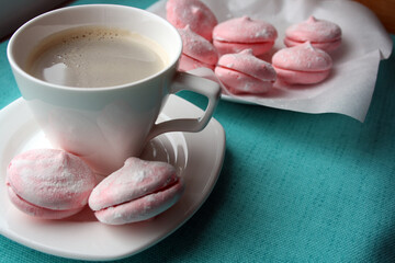 A cup of coffee and an airy apple marshmallow made according to the recipe.