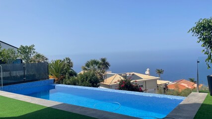 Ferienhaus am Meer mit Pool