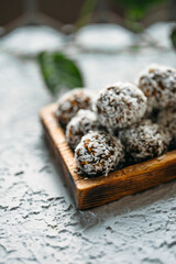 Obraz na płótnie Canvas candy balls made of dates and coconut chips
