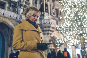 Woman in Munich on Christmas time using the phone