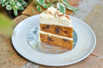 carrot cake with almond topping , almond cake