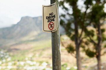 Sign prohibiting the use of drones.