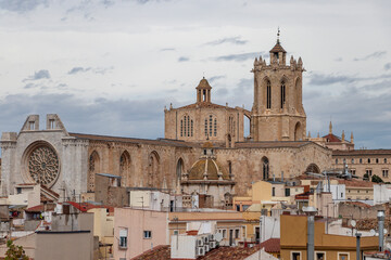 Fototapeta na wymiar Facade of the Cathedral Basilica Metropolitana y Primada de Santa Tecla