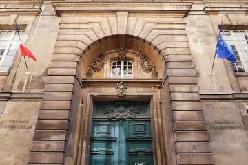 Tribunal administratif de Paris / hôtel d'Aumont, façade et portail d'entrée du bâtiment...