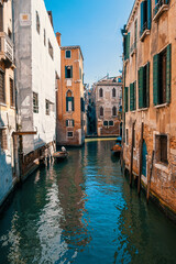 Fototapeta na wymiar Venetian Canal. Beautiful romantic view of the ancient buildings of Venice
