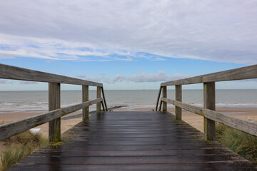 Fototapeta premium Wooden bridge over the sea