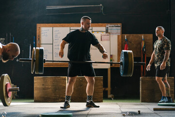 Crossfit athlete performing snatch exercise