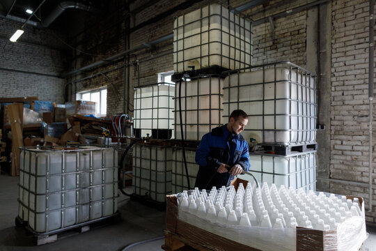 Filling acetone into the bottles 