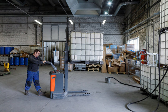 Moving chemical tank