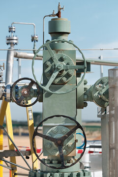 Gas well head