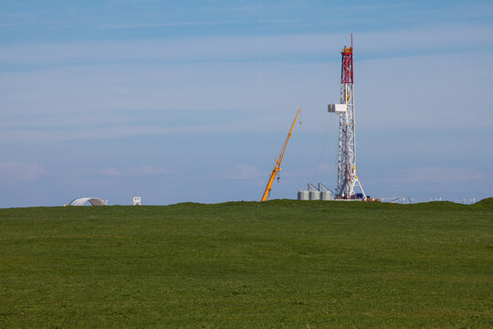 Onshore directional drilling platform in farmland location