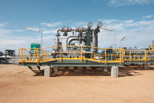 Completed onshore gas well head