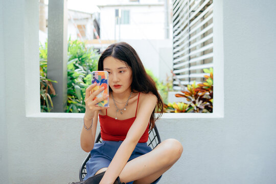 fashion woman using a cell phone