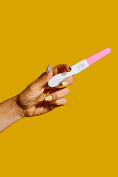 has a positive pregnancy test in her hand