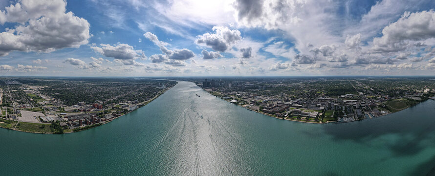 Detroit river between Canada and Detroit