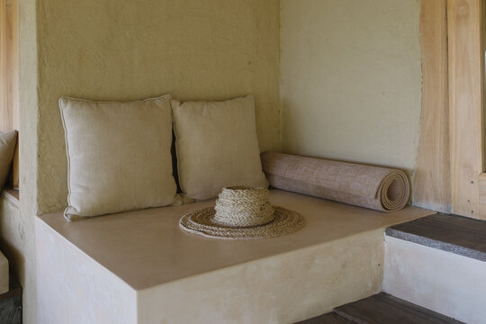 Sun hat with a yoga mat 