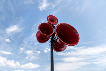 Outdoor sound system with few scarlet speakers