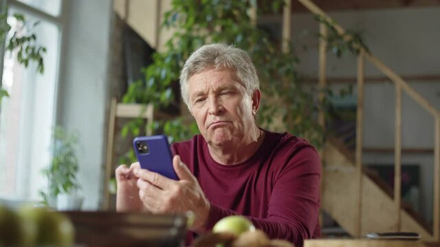  Grandpa is examining a new phone and he is very impressed