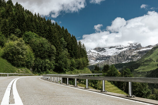 Road to the hight mountains