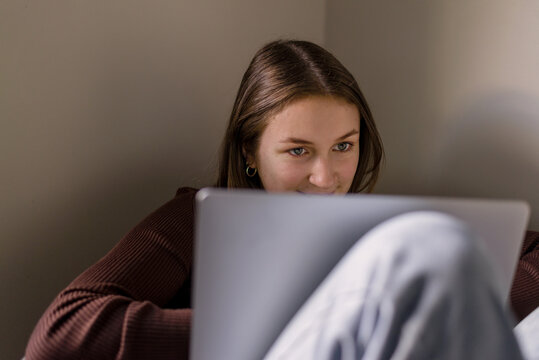 teen using laptop