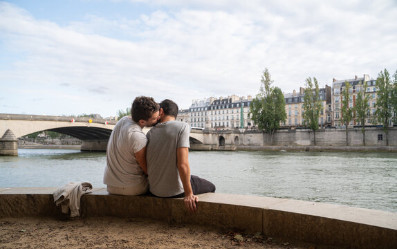 Romantic Date  Near To Seine River