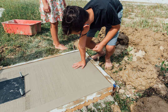 Making a hand imprint. 