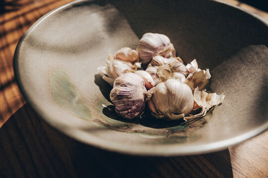 Raw garlic bulbs