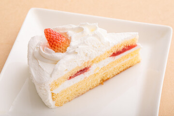 白いお皿とショートケーキ
いちごがのったショートケーキ