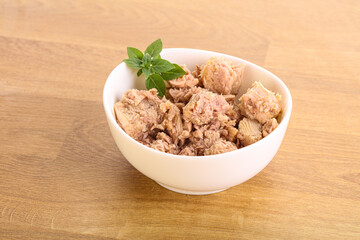Canned tuna fish with oil