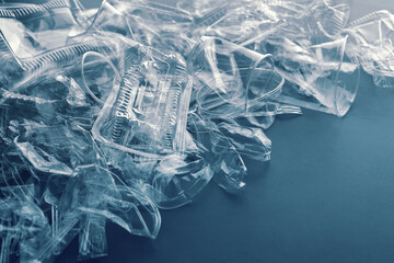 透明なコップや容器のプラスチック製品