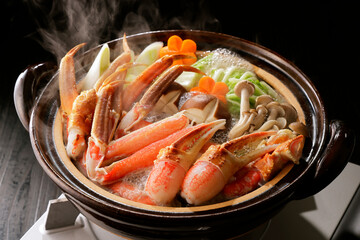 ズワイガニのカニ鍋　Snow crab hot pot (Japanese style)  - obrazy, fototapety, plakaty