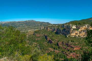 Fototapeta premium Vista de Siurana que se encuentra en la parte más baja de la Sierra de la Gritella, en la comarca de Priorato, Tarragona, Catalunya.