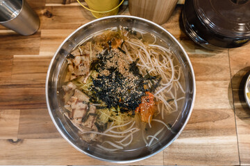 Noodles with meat and vegetables.