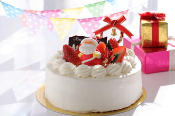 手作りのクリスマスケーキとプレゼント