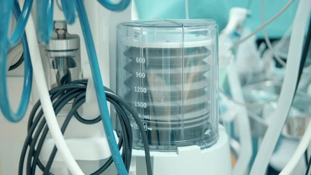 Anesthesia machine with a moving ventilator