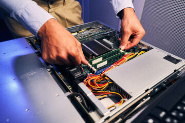 Data center worker replacing network server components