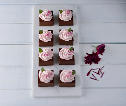 Vegan chocolate bites with raspberry cream