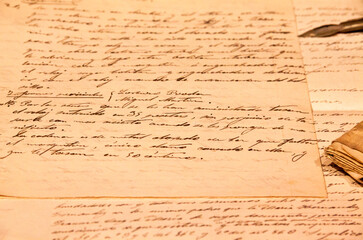 Papel antiguo escrito a mano con pluma