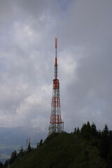 Sendeturm auf dem Grünten im Allgäu im Nebel