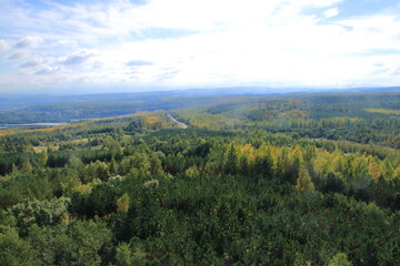 Fototapeta na wymiar Blick von der Aussichtsplattform Neuberzdorfer Höhe am Berzdorfer See auf die Lausitz