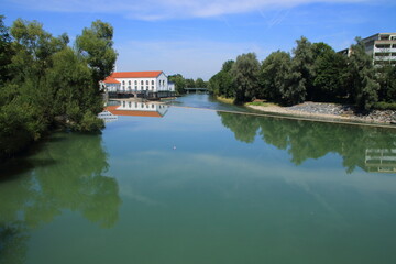 Blick auf den Fluss Iller bei Kempten im Allgäu